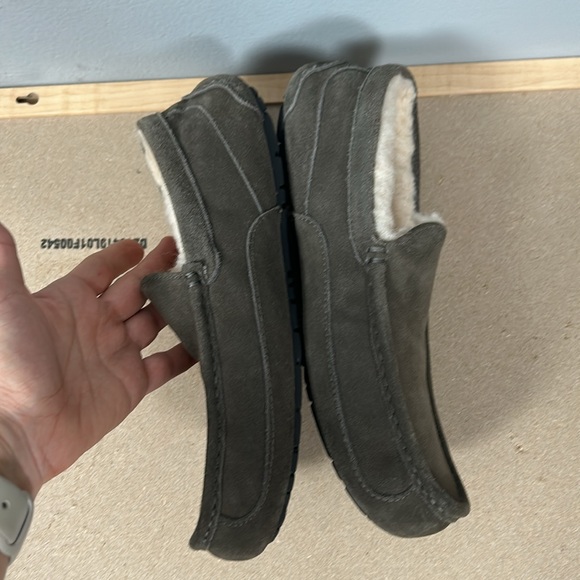 UGG men’s Ascot Slipper size 10 greenish color fleece lining - Picture 6 of 16